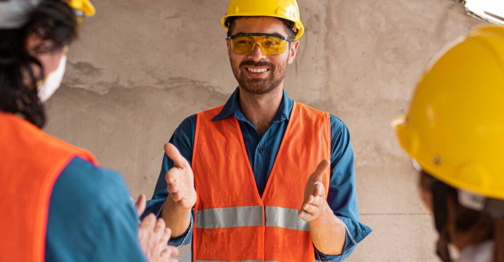 Operador trabajando con seguridad en altura